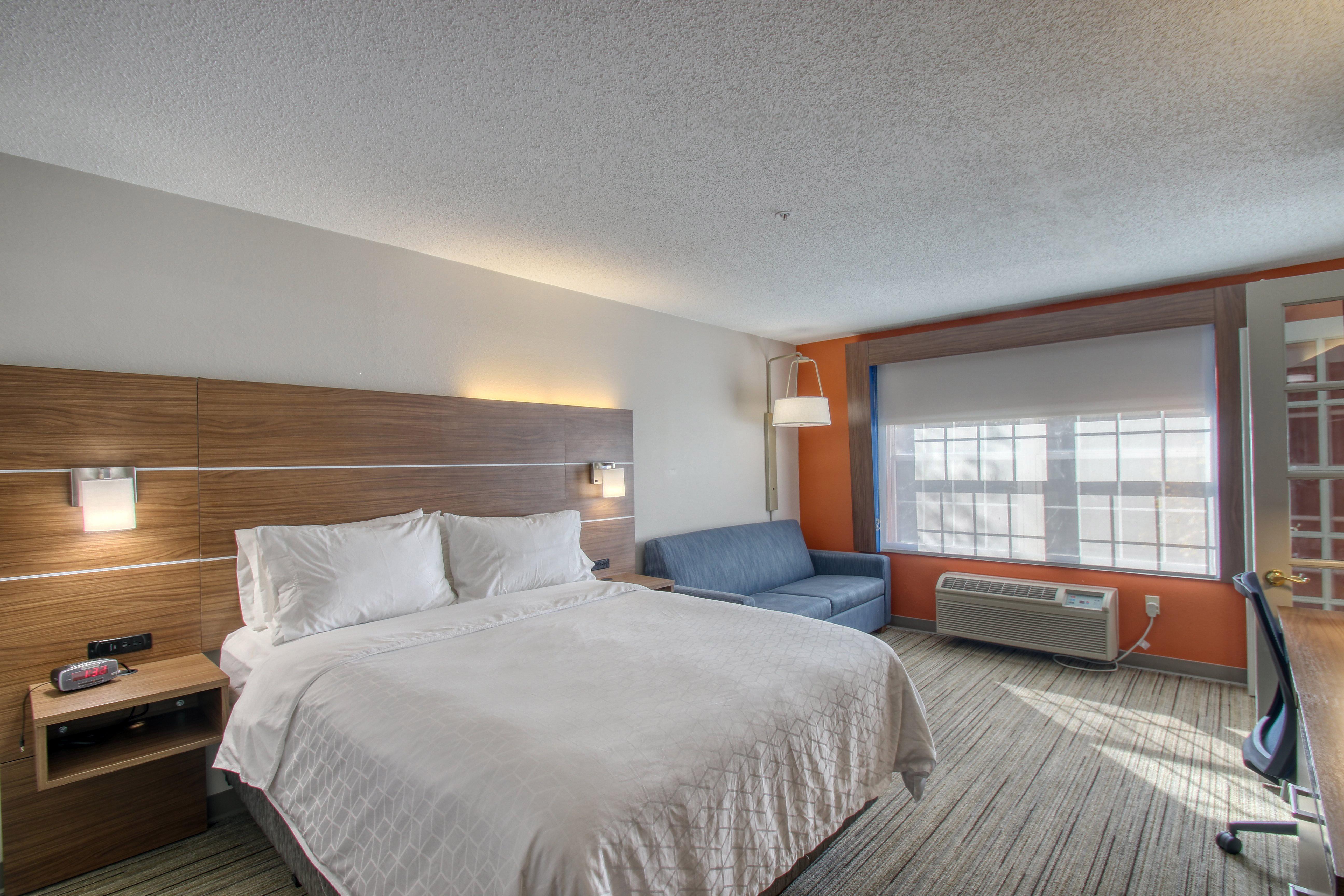 Holiday Inn Express Hotel & Suites Oshkosh - State Route 41 By Ihg Exterior foto